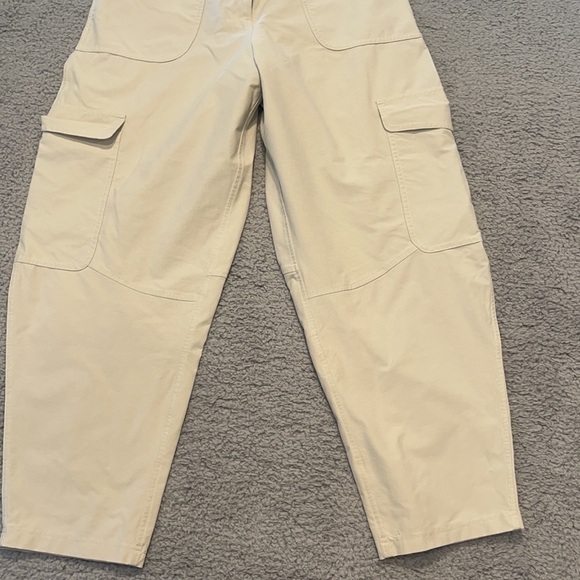 Lululemon Light Utilitech Cargo Pocket High-Rise Pant
Natural Ivory size 27 - Picture 4 of 12